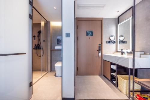 Vannituba majutusasutuses Atour Hotel Zhengzhou North Dragon Lake Financial Center