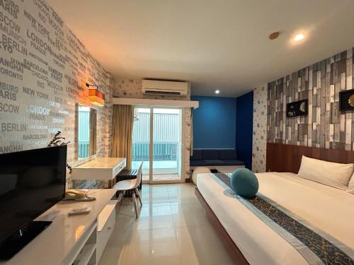 โทรทัศน์และ/หรือระบบความบันเทิงของ Benyada Lodge - Surin Beach