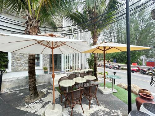 ห้องอาหารหรือที่รับประทานอาหารของ Benyada Lodge - Surin Beach