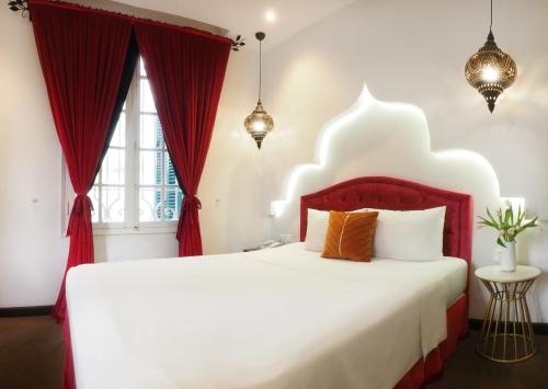 Postel nebo postele na pokoji v ubytování Rosa Hanoi Hotel
