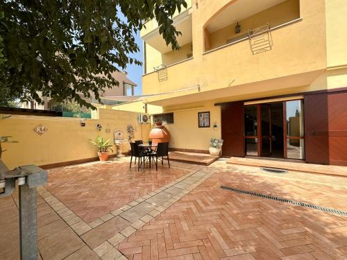 a patio with chairs and a table in front of a building at Inosim - Casa vacanze in Selargius