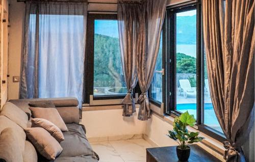 Πισίνα στο ή κοντά στο Cozy Home In Postira With Wifi