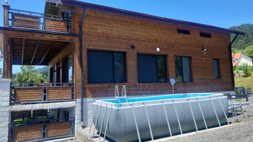 Bazén v ubytování Villa Victoria in Bakuriani nebo v jeho okolí