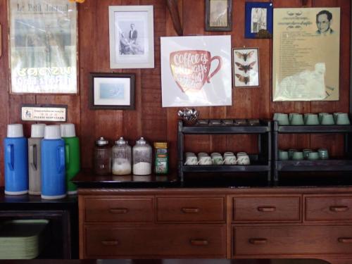 PraiwanRaftHouse แพไพรวัลย์にあるコーヒーまたはお茶