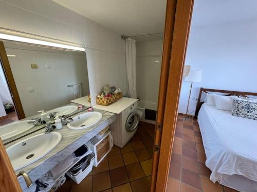 Postel nebo postele na pokoji v ubytování Tossa beach house