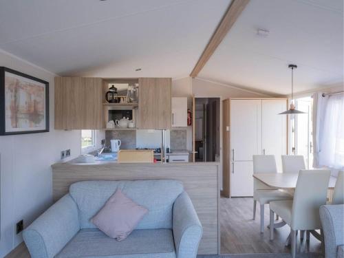 Η κουζίνα ή μικρή κουζίνα στο Pinewoods Park Style no.1 sleeps 6 – dog friendly