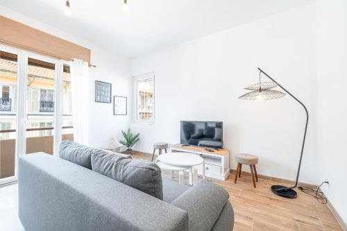 Televizorius ir (arba) pramogų centras apgyvendinimo įstaigoje Large & Quiet 1 Bdr Downtown