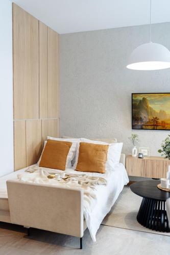 a bedroom with a large bed and a table at Sol Marina Resort Wyspa Sobieszewska I - LoftAffair Collection in Wiślinka