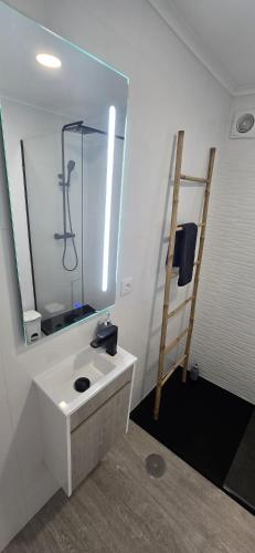 a bathroom with a sink and a shower with a mirror at Inside The Sea in Lagoa