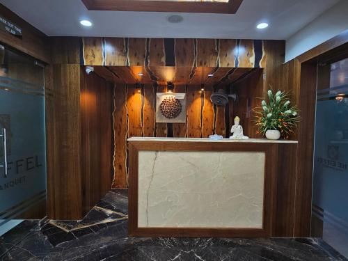 Foto da galeria de The Eiffel Hotel & Banquet em Gandhinagar