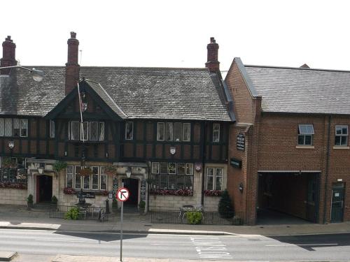 an old building on the corner of a street at Masons Arms in York
