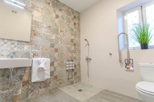 Koupelna v ubytování Embrujo Andaluz Complejo Rural Orgiva
