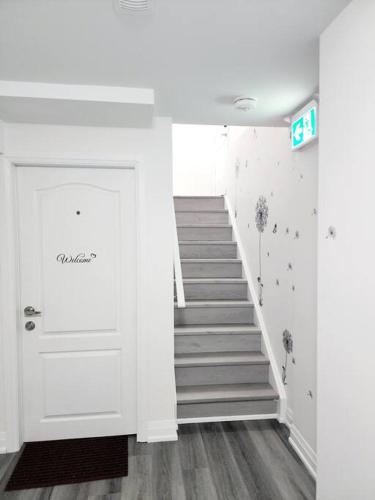 Fotografie z fotogalerie ubytování A Place to Call Home - 2 BR Basement v destinaci Brampton