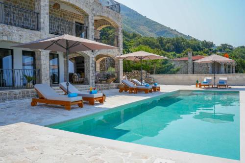 Πισίνα στο ή κοντά στο Villa Drobni Pijesak