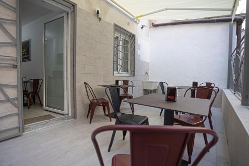 a room with tables and chairs in a building at Monia Rooms&Hospitality in Piazza Armerina