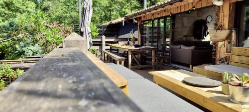 Tres belle maison en bois,dans la Marina, 10pers, au bord de leau
