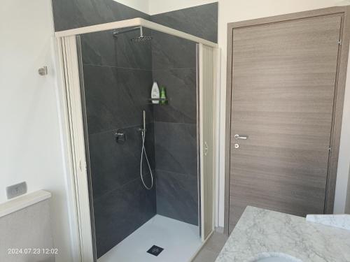 Un baño de Lucà Apartments