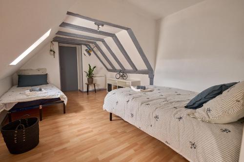 Ένα ή περισσότερα κρεβάτια σε δωμάτιο στο Appartement de caractère, charme