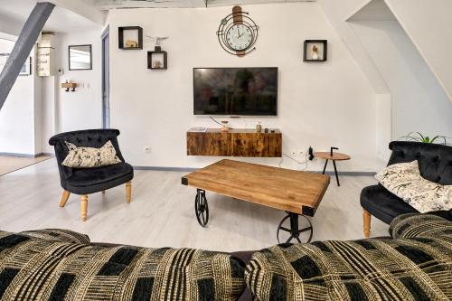 a living room with a couch and a table at Appartement de caractère, charme in Nevers