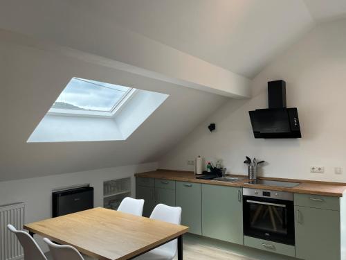 Ferienwohnung Weinsにあるキッチンまたは簡易キッチン