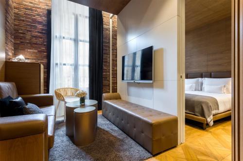 モニュメント ホテルにあるテレビまたはエンターテインメントセンター