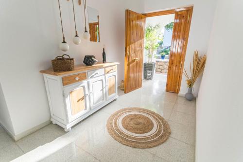 a living room with a fireplace and a rug on the floor at Embrujo Andaluz Complejo Rural Órgiva in Órgiva