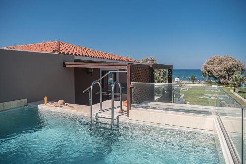 Bazén v ubytovaní Caldera Creta Paradise alebo v jeho blízkosti