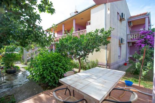 Zahrada ubytování Shkreli Apartments