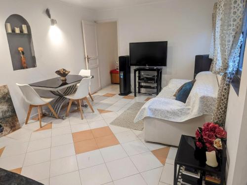 La maison du génie et ses hébergements insolites