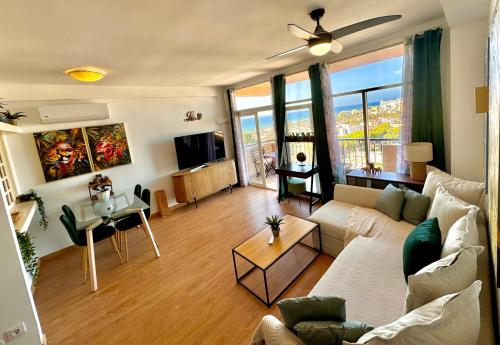 VIVE la PLAYA a 5 min con VISTAS-PISCINA-AIRE ACONDICIONADO-VENTILADORES DE TECHO-WIFI-Orientacion Sur