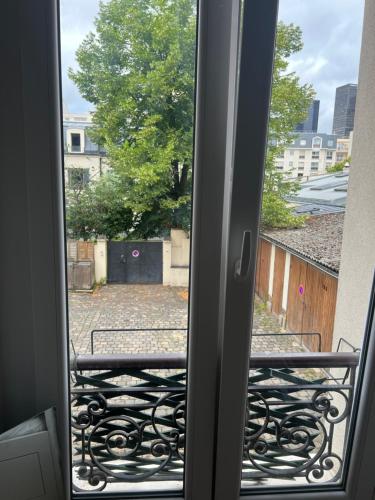 Balkón nebo terasa v ubytování Cozy Studio 10min from La Défense Arena
