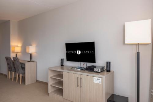 TV a/nebo společenská místnost v ubytování Fletcher Wellness-Hotel Kamperduinen
