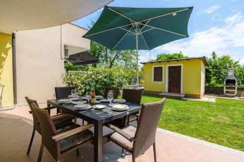 Apartments near the beach Veronika