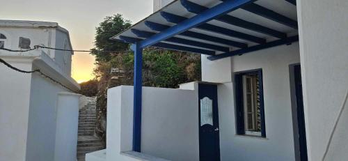 Το κτήριο όπου στεγάζεται  η παραθεριστική κατοικία