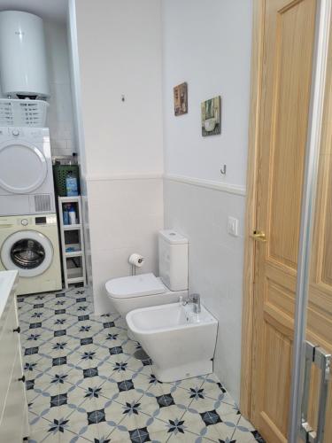 Ένα μπάνιο στο Apartamento con WiFi y aparcamiento privado