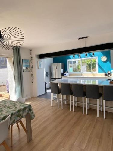 a kitchen and living room with a table and chairs at Maison cosy Val André avec SPA in Pléneuf-Val-André