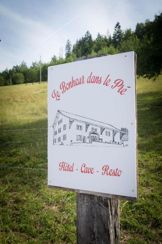 a sign for a house in a field at Le Bonheur dans le Pré in Lucinges