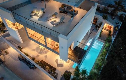 Stunning Home In Vis With Sauna