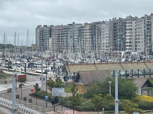 a city with tall buildings and a street with cars at Appartement Axelle 3 in Blankenberge