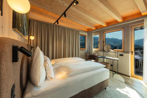 Posteľ alebo postele v izbe v ubytovaní Aktiv Hotel Schweizerhof Kitzbühel