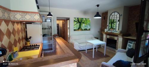 a kitchen and living room with a couch and a table at Mi Descanso in El Bosque