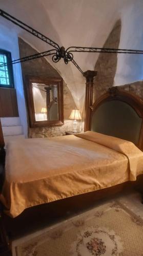Postel nebo postele na pokoji v ubytování Burg Hermannstein - Kings Room