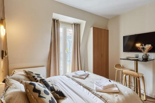 Superbe Studio Tour Eiffel Trocadero by Studioprestige