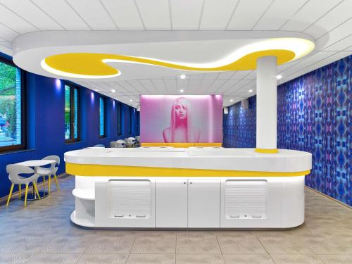 a salon with a reception desk in a blue room at Prize by Radisson, Hannover City in Hannover