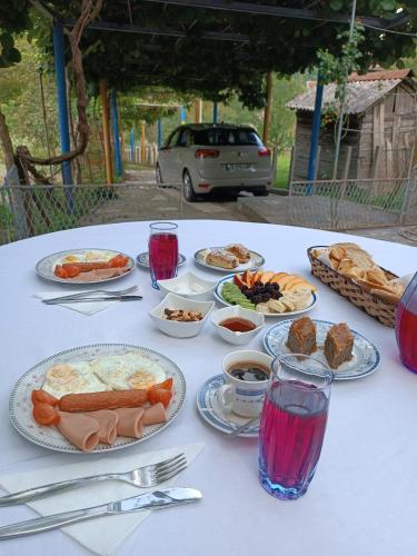 Makanan di atau berdekatan apartmen