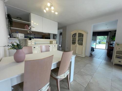 Casa Requesens, freiligendes Ferienhaus, komplett erschlossen