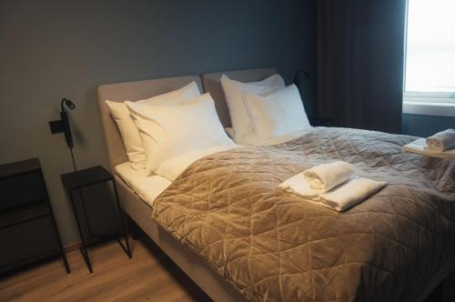 Postel nebo postele na pokoji v ubytování Bjerkvik Hotell