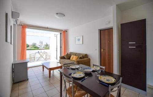 Χώρος καθιστικού στο Amazing Apartment In Isca Marina