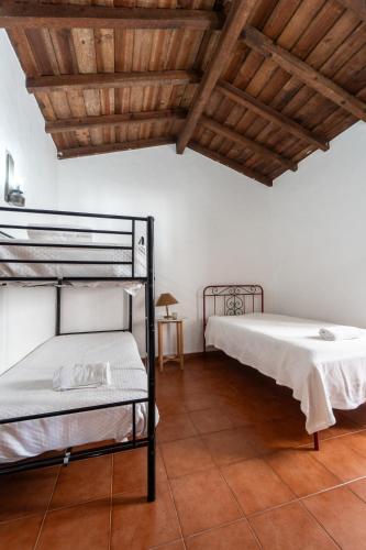 two bunk beds in a room with wooden ceilings at Quinta do lagar in Chamusca