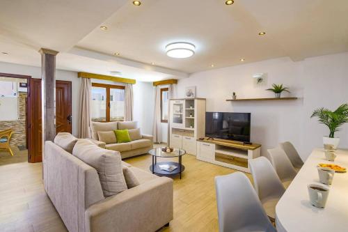 Villa Fayna by Villa Plus